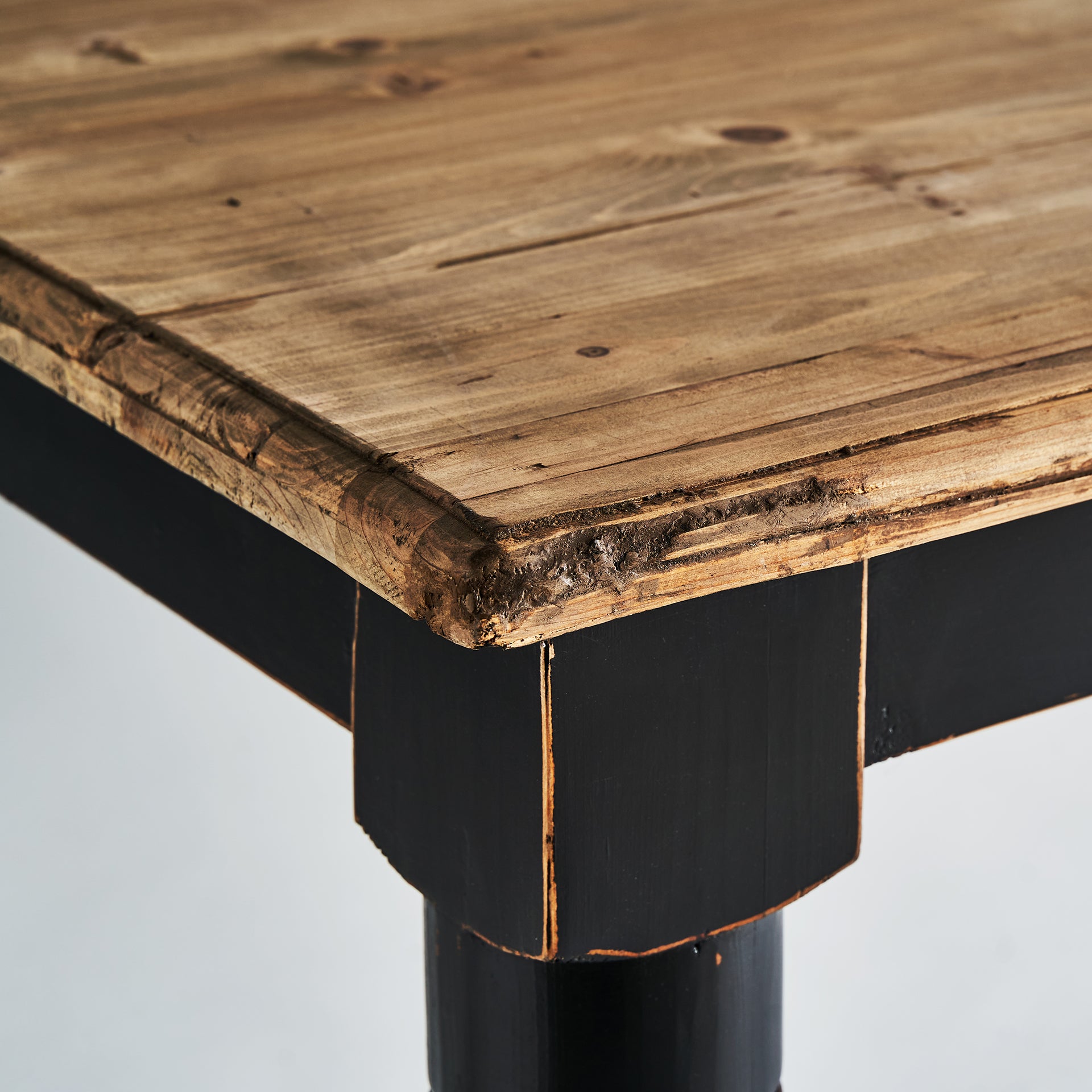 ZENICA DINING TABLE